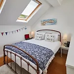 Holiday home Host & - The Hideaway
