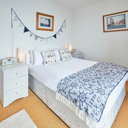 Host & - The Hideaway * Scarborough