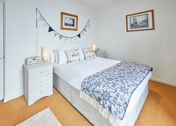 Host & - The Hideaway * スカーバラ