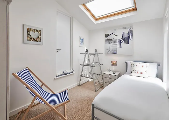 Host & - The Hideaway * スカーバラ