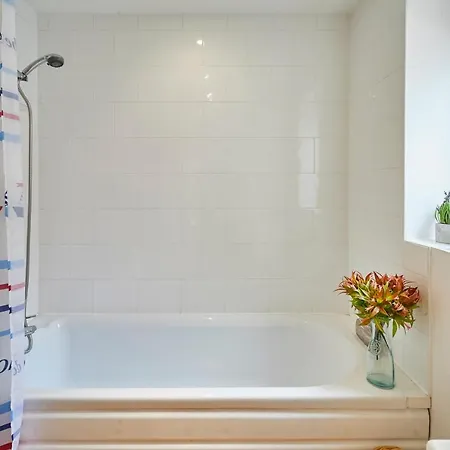 Host & - The Hideaway *