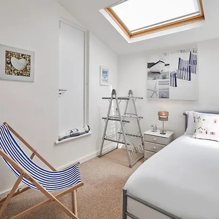 Host & - The Hideaway * Scarborough